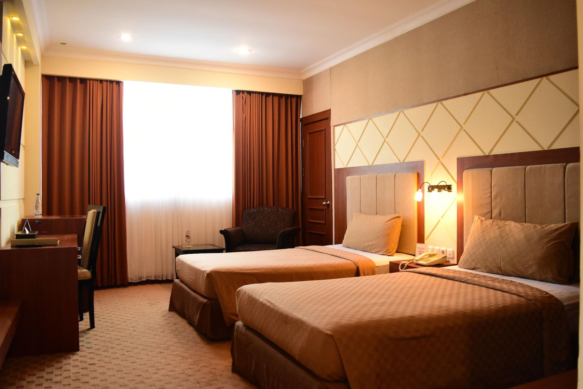 Singgasana Hotel Makassar Exterior photo