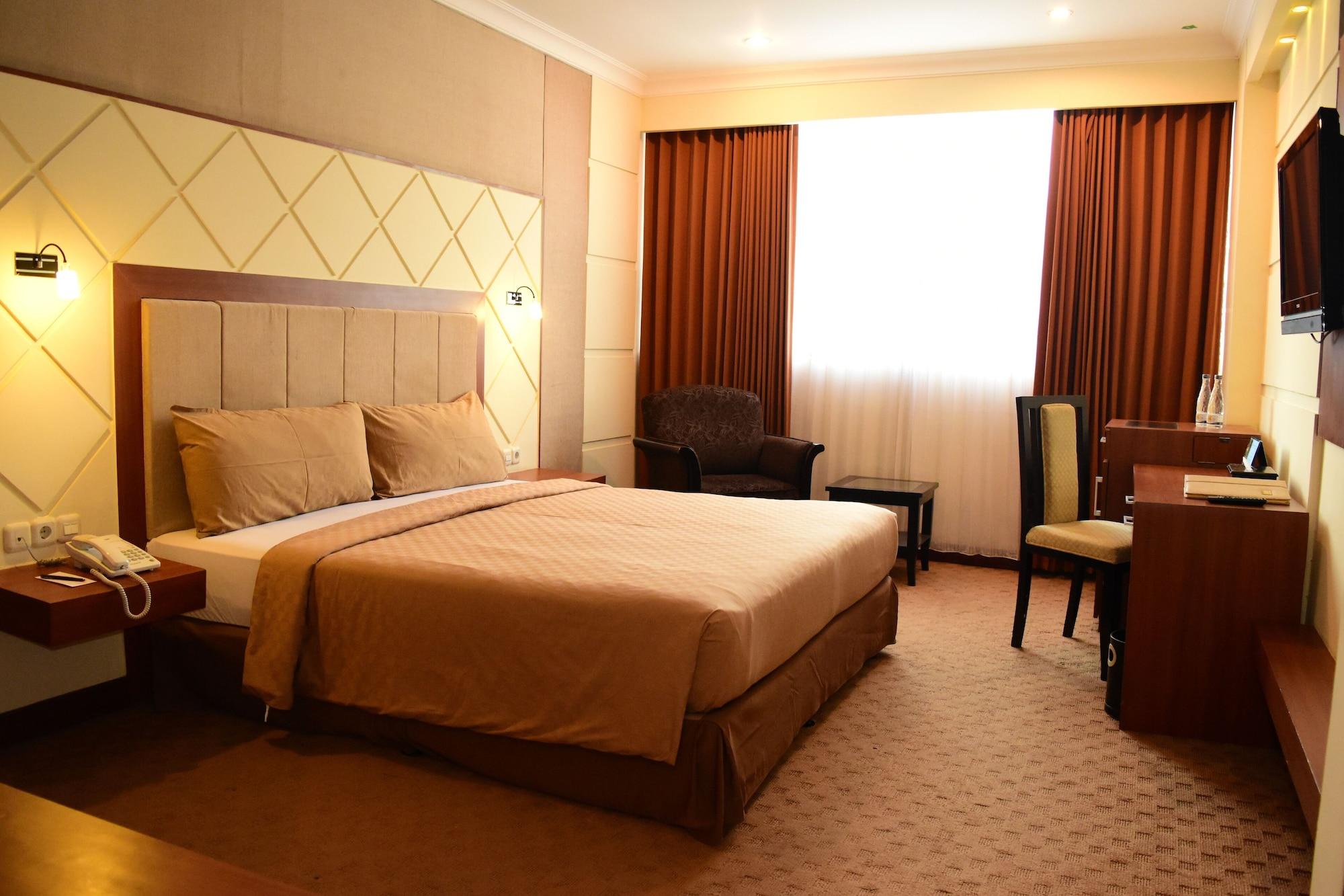 Singgasana Hotel Makassar Exterior photo