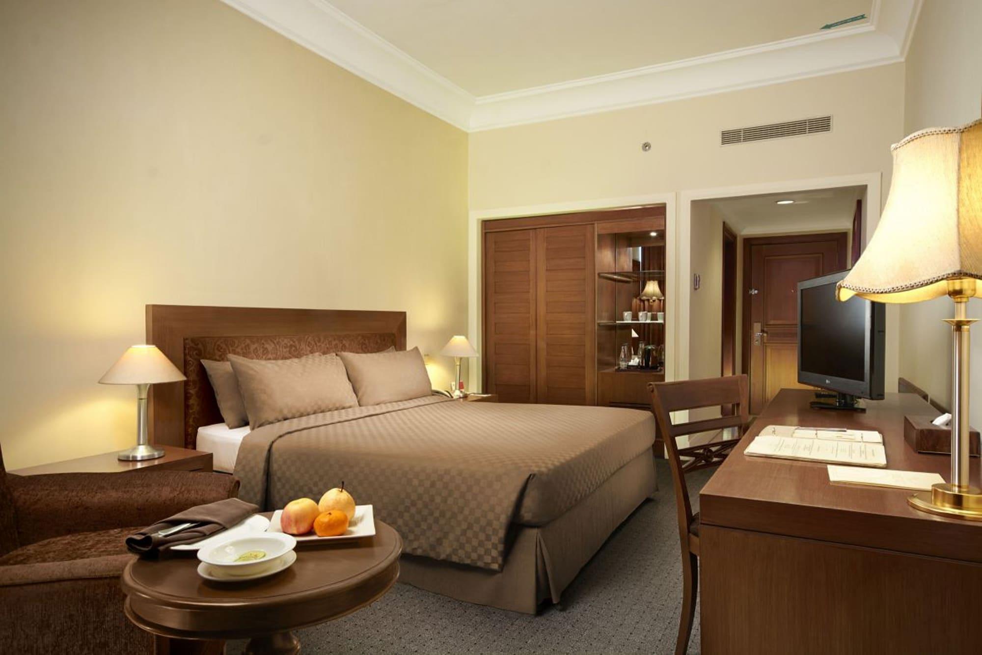 Singgasana Hotel Makassar Exterior photo