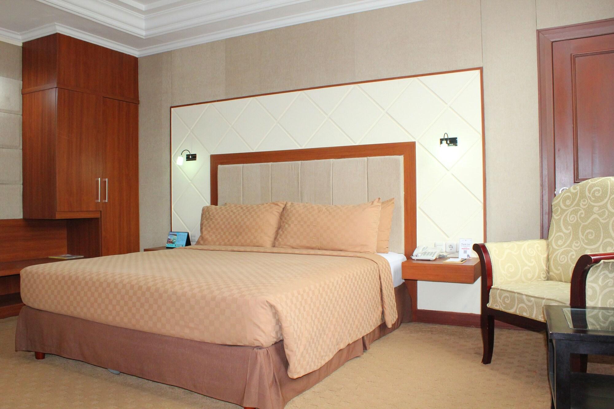 Singgasana Hotel Makassar Exterior photo