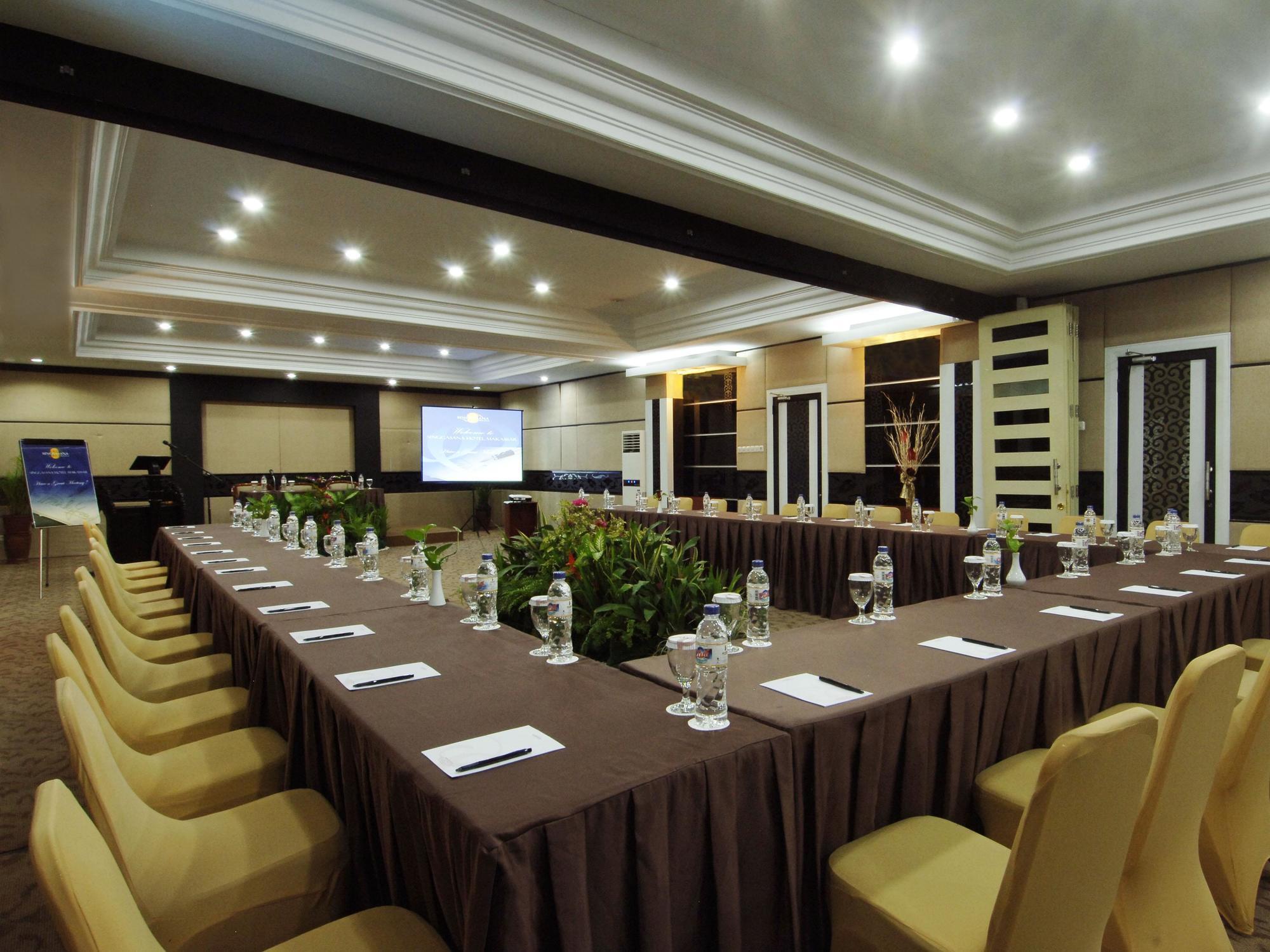 Singgasana Hotel Makassar Exterior photo