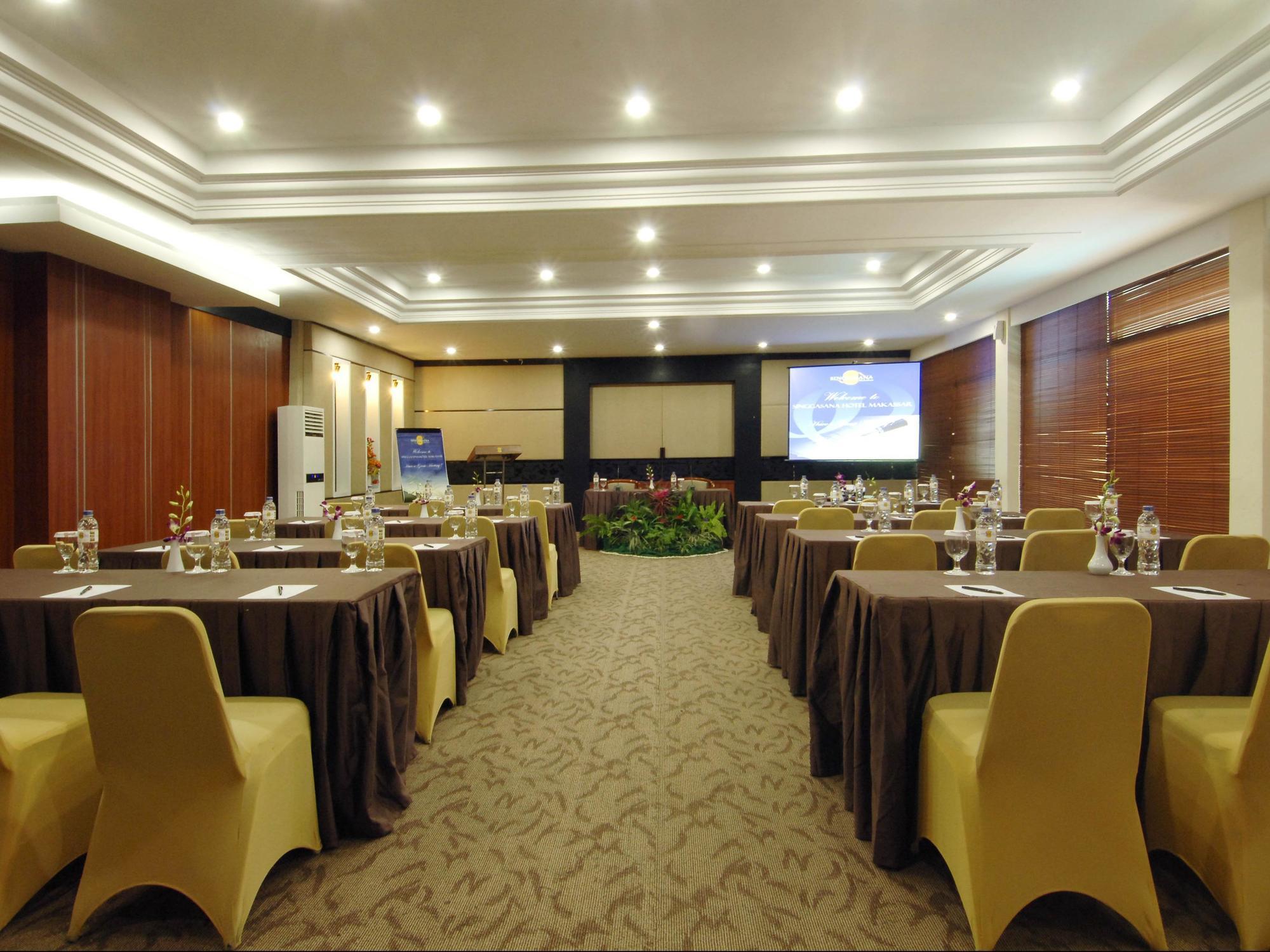 Singgasana Hotel Makassar Exterior photo