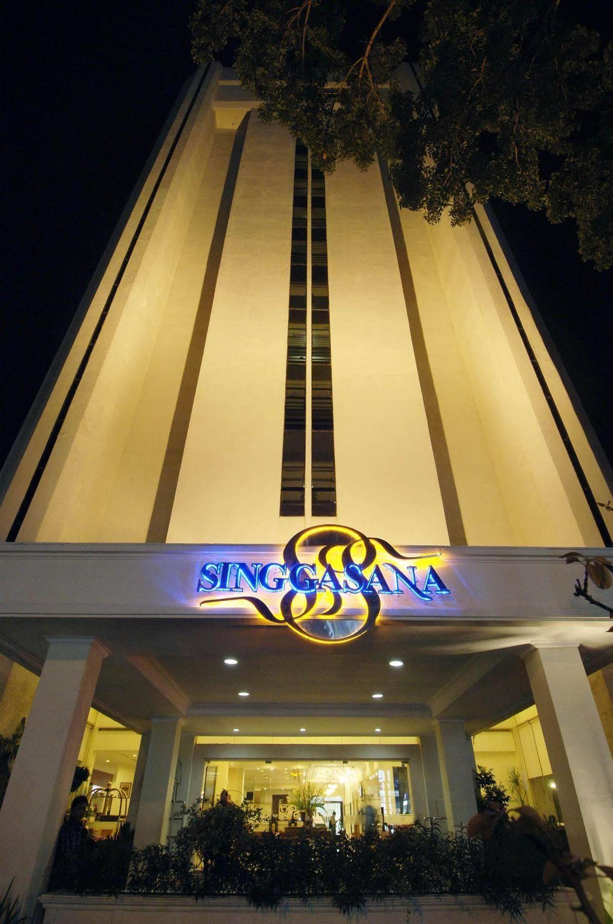 Singgasana Hotel Makassar Exterior photo